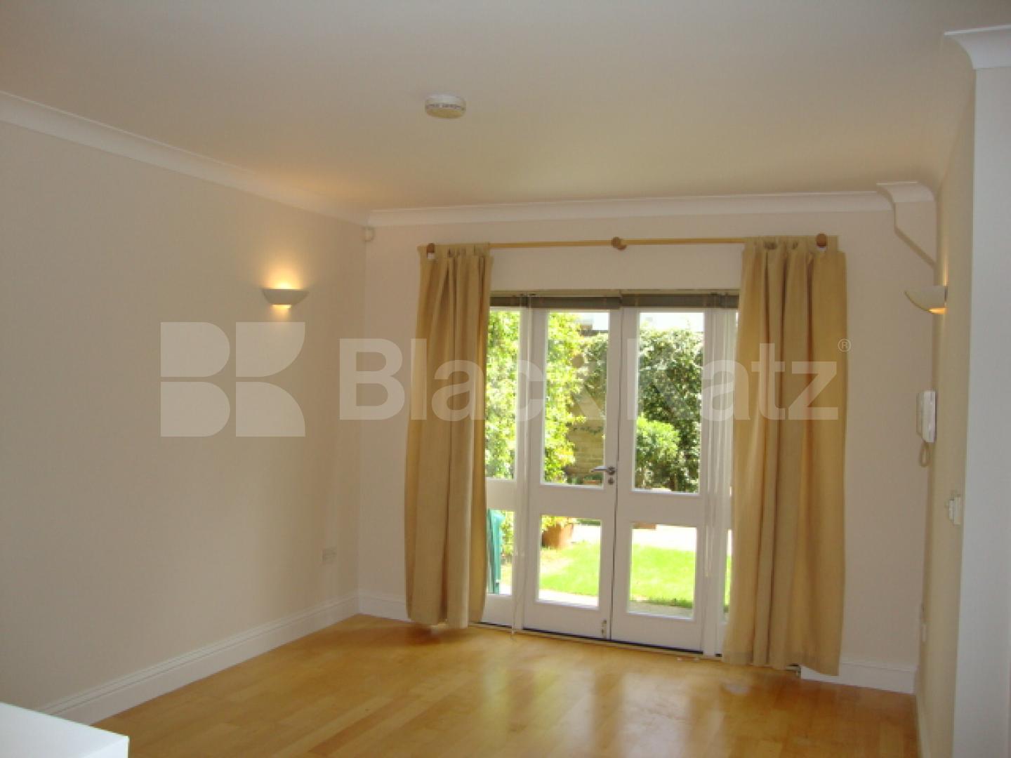 			UNDER OFFER , 2 Bedroom, 1 bath, 1 reception Apartment			 Park View Mews, Robsart Street, Stockwell 